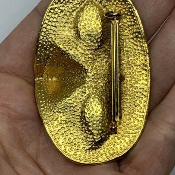 Vintage Mardi Gras Mask Brooch Pin Gold in Color - Picture 8 of 8